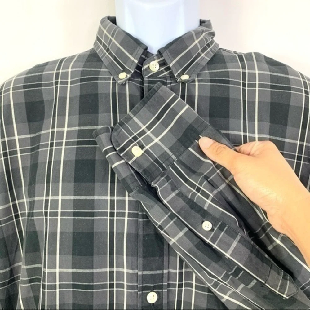 J.Crew Men’s Shirt black plaid buttons Down L